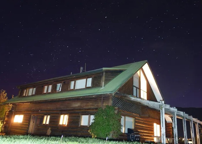 Large Club Style Lodge, Views, Walk To Town * Wanaka