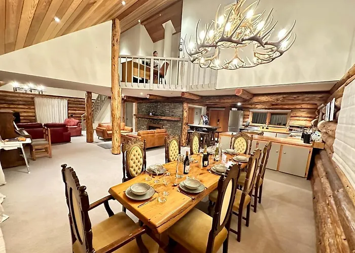 Large Club Style Lodge, Views, Walk To Town Wanaka