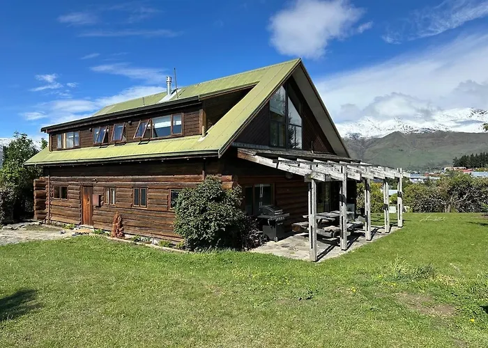Chalet Large Club Style Lodge, Views, Walk To Town